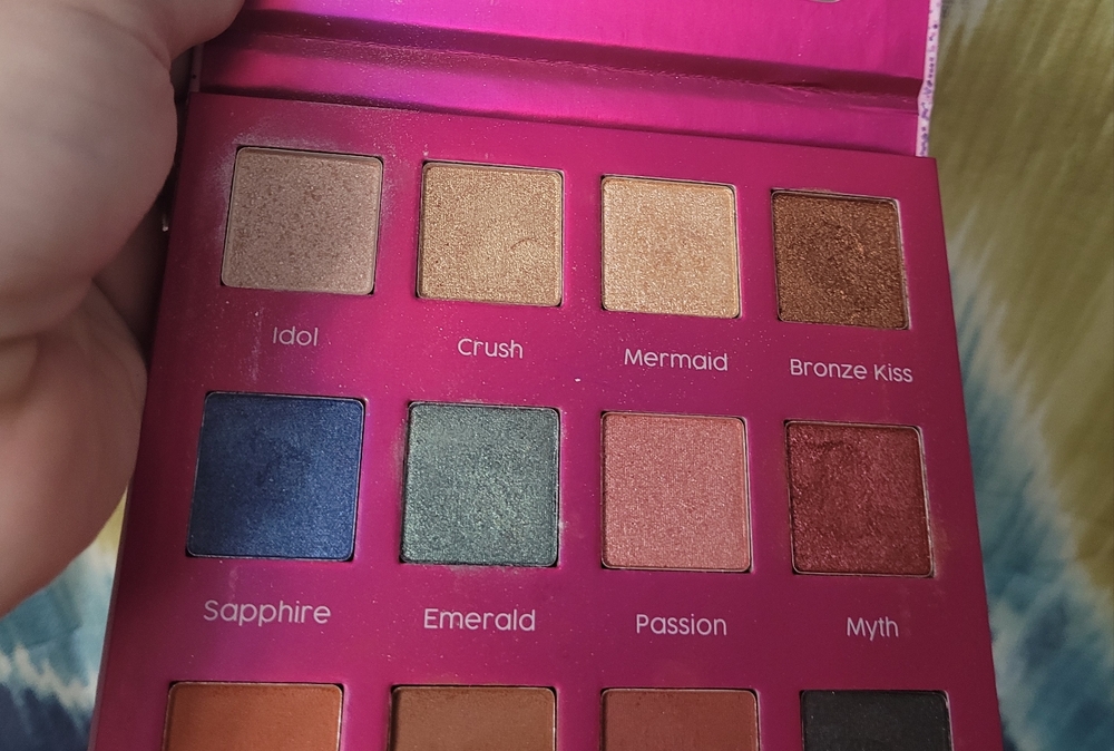 Farmasi Ionic Palette